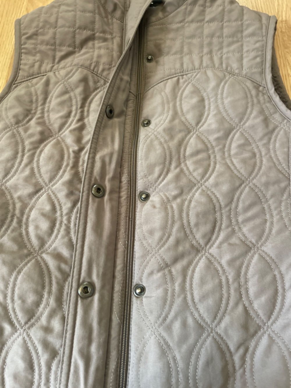 Columbia Women’s Tan Sherpa Lined Embroidered Detailing Zip / Snap Up Vest - Picture 4 of 10